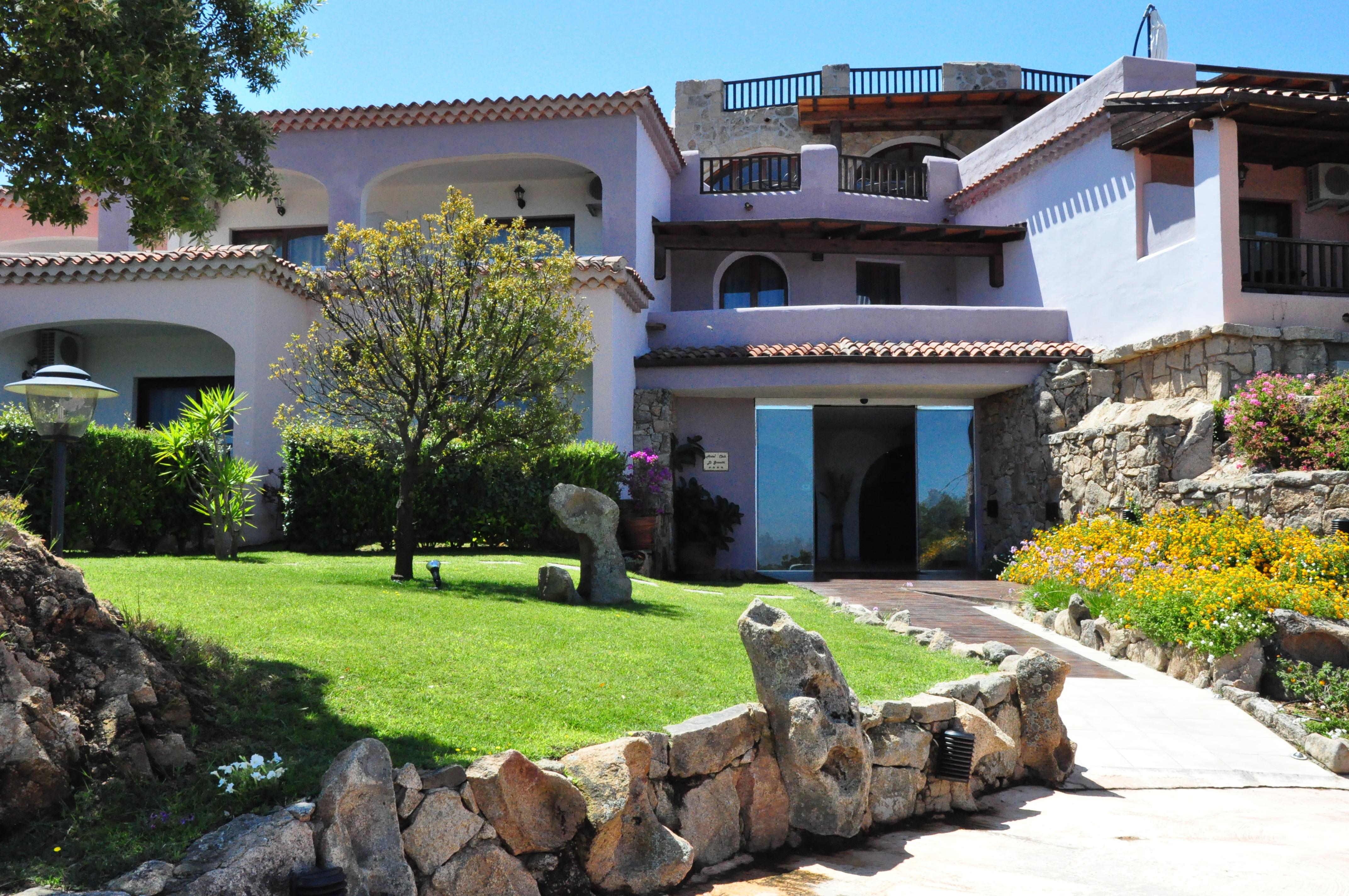 Hotel Li Graniti Baja Sardinia Exterior foto