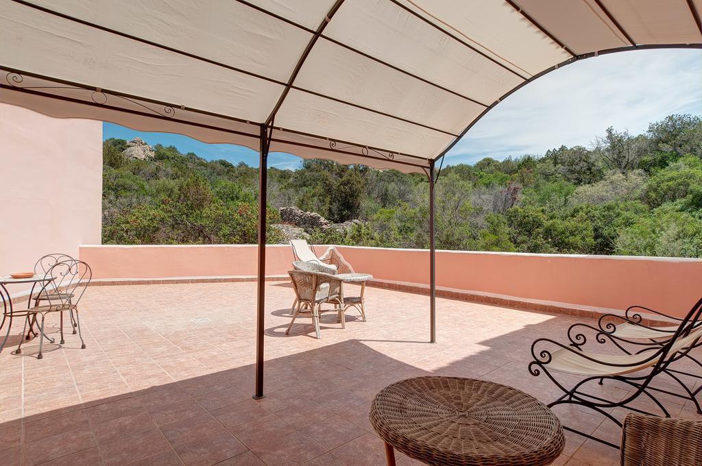 Hotel Li Graniti Baja Sardinia Exterior foto