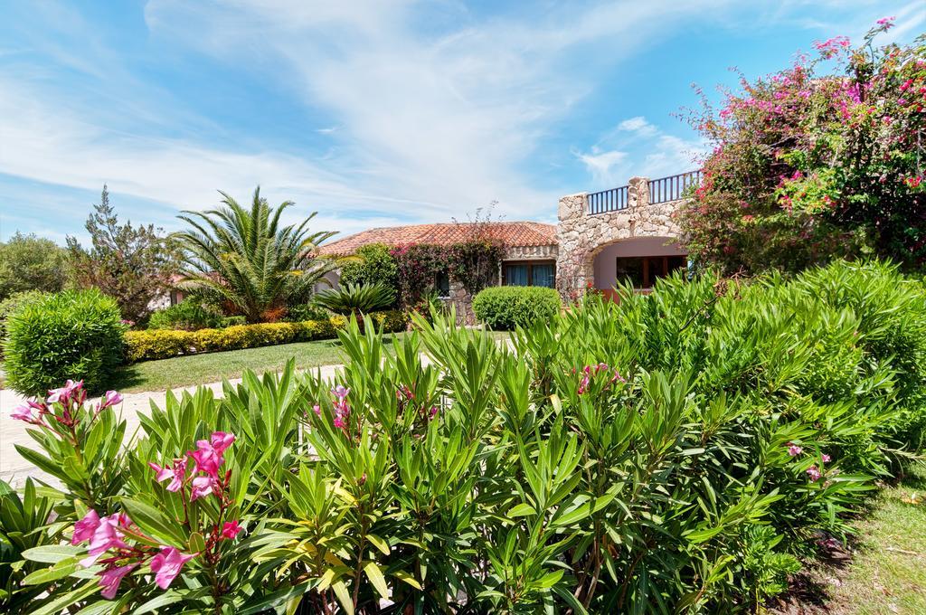 Hotel Li Graniti Baja Sardinia Exterior foto