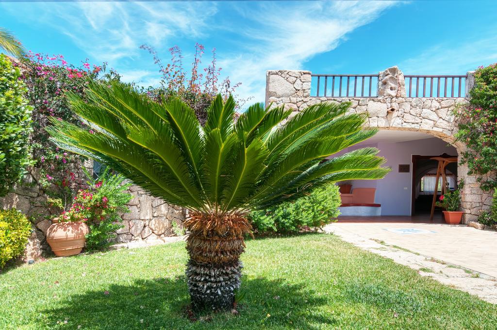 Hotel Li Graniti Baja Sardinia Exterior foto