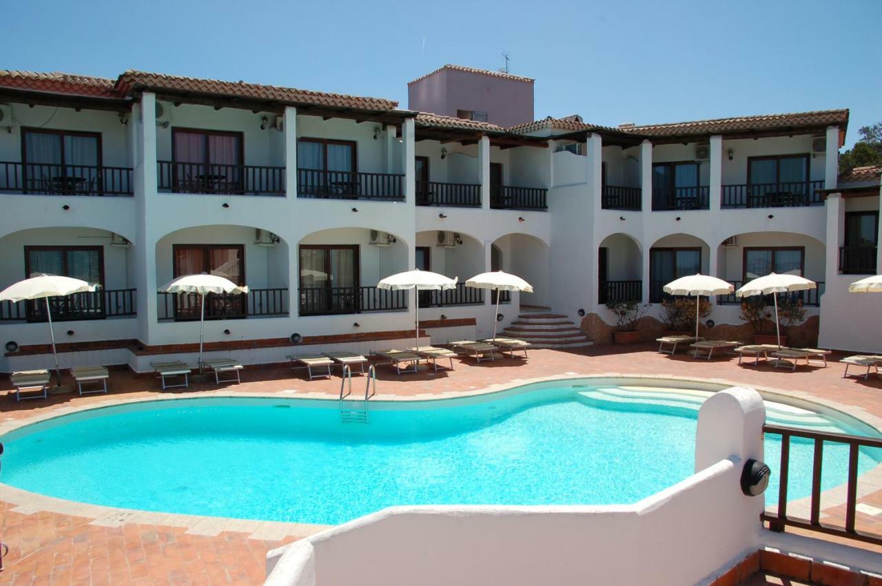 Hotel Li Graniti Baja Sardinia Exterior foto